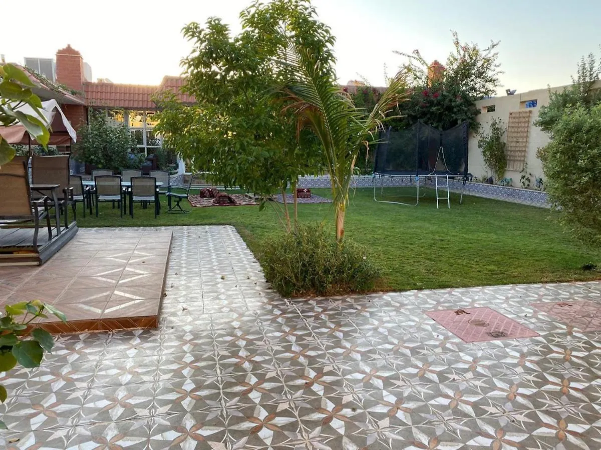 Arezzo Chalets Qusur al Muqbil