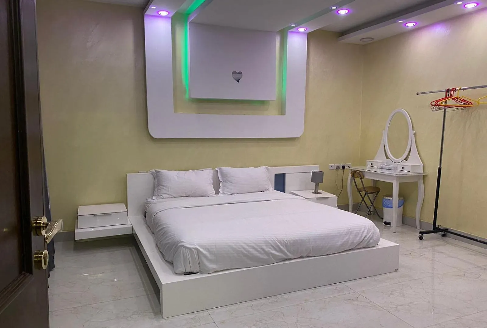 Arezzo Chalets Qusur al Muqbil