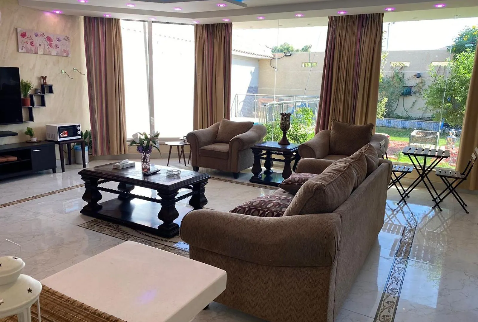 Arezzo Chalets Qusur al Muqbil